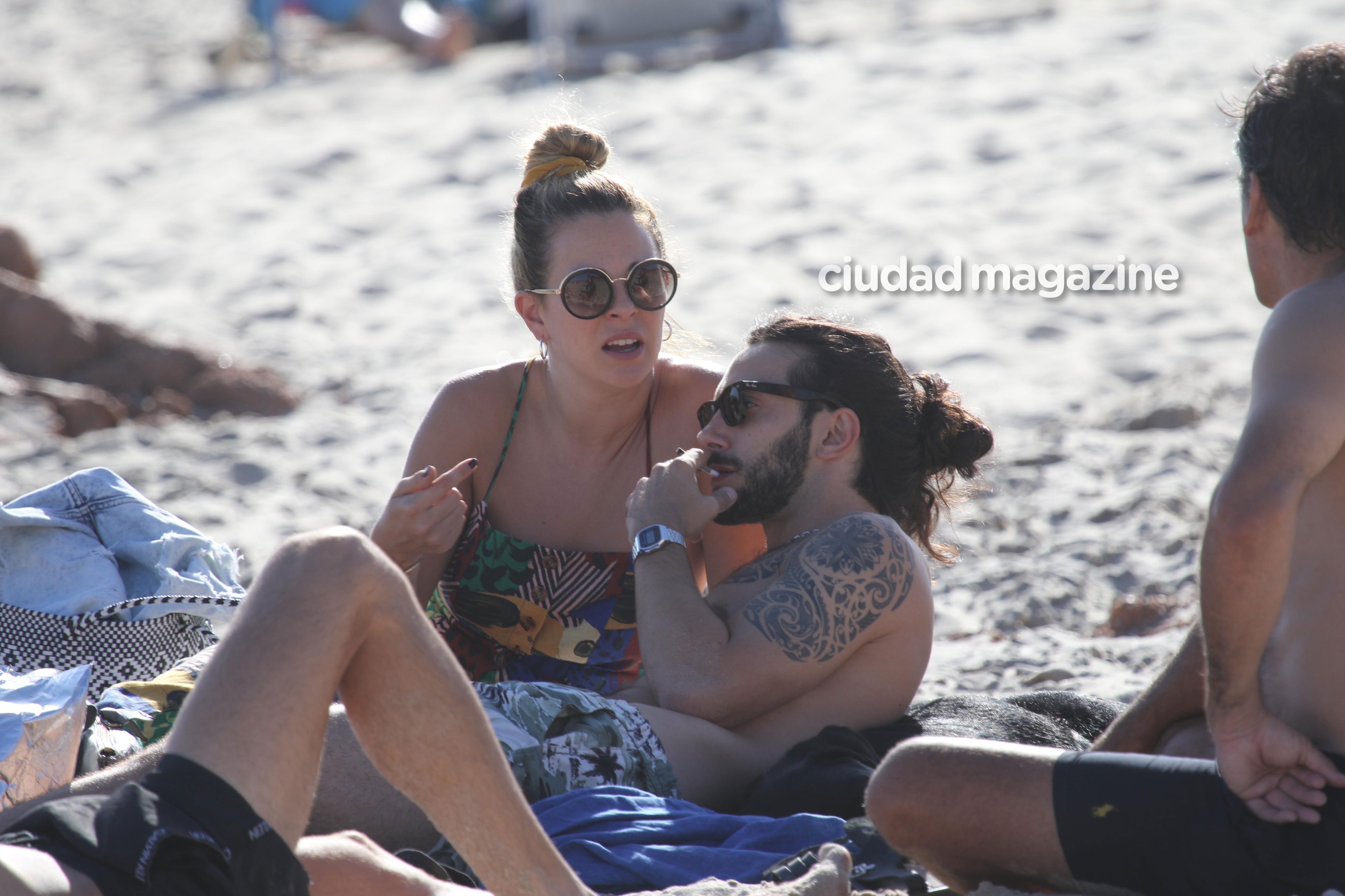 Yanina Screpante, muy acaramelada en las playas de Punta del Este (Fotos: Matías Souto/GM Press). 