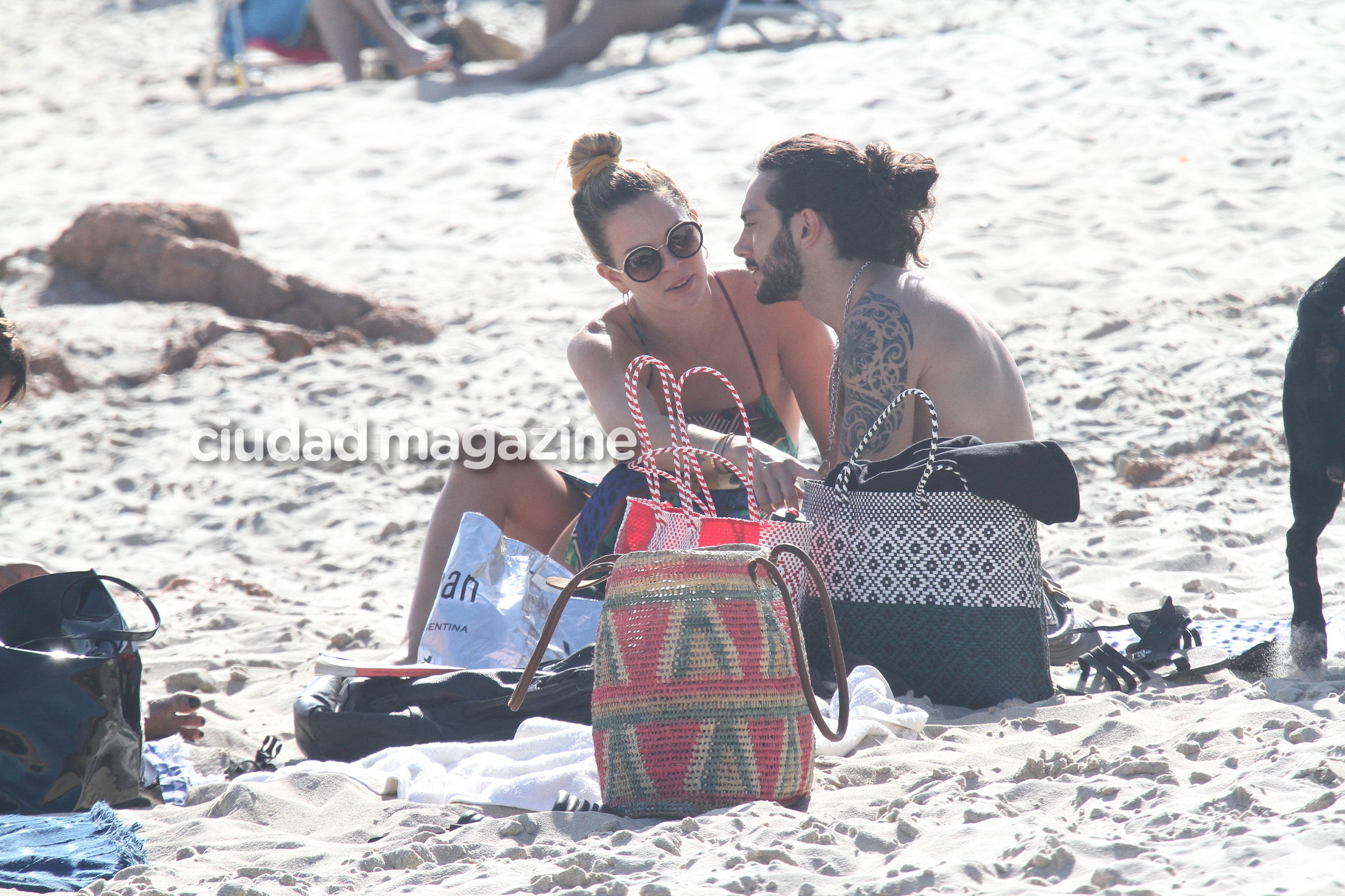 Yanina Screpante, muy acaramelada en las playas de Punta del Este (Fotos: Matías Souto/GM Press). 