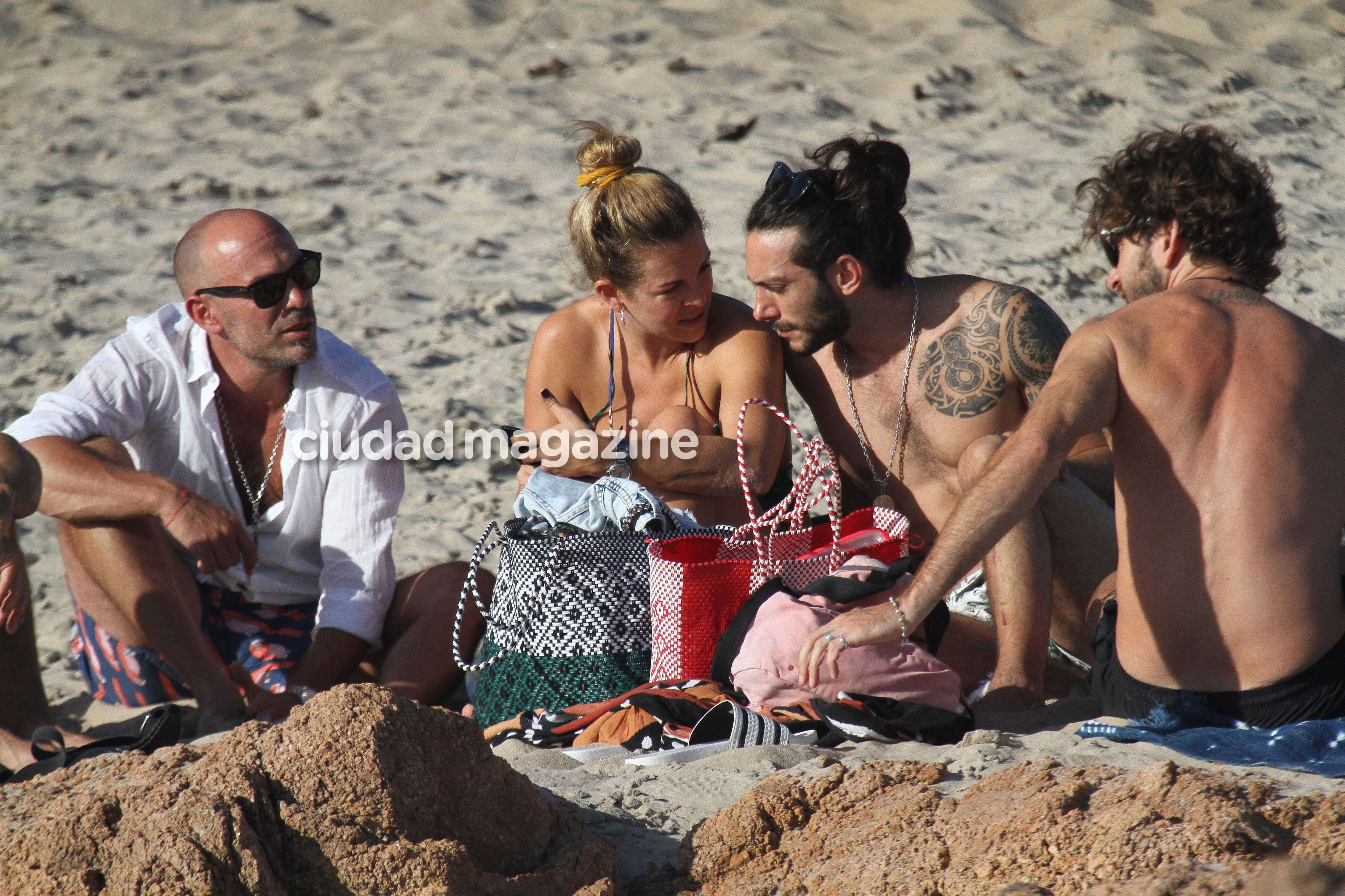 Yanina Screpante, muy acaramelada en las playas de Punta del Este (Fotos: Matías Souto/GM Press). 