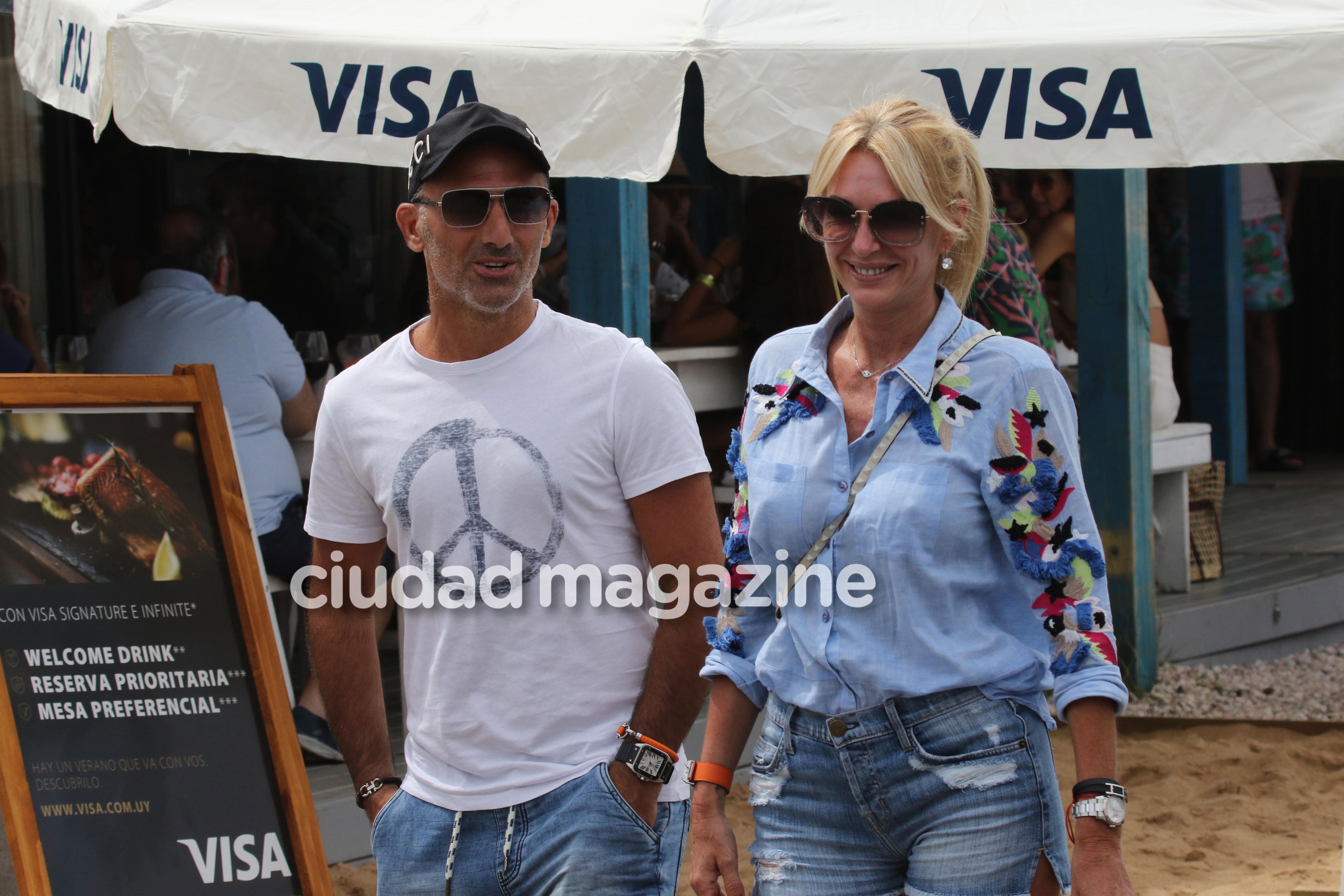 Yanina y Diego Latorre en Punta se mostraron unidos tras anunciar su separación (Fotos: GM Press).