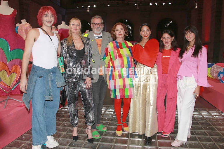 Yuyito González y Agatha Ruiz de la Prada junto a otros referentes de moda en la Usina del Arte. (Foto: Movilpress)