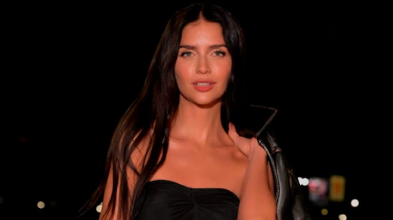 Zaira Nara impactó con un look transparente que deja al descubierto su ropa interior.