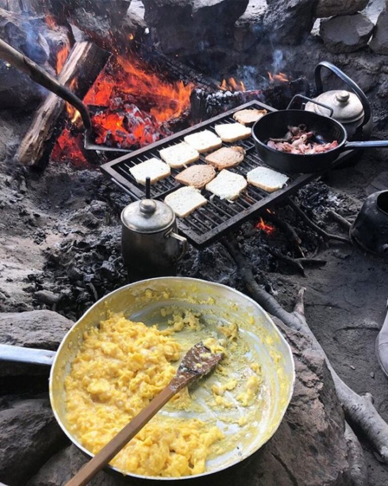 Zaira Nara y su "mañana campestre" en medio de la naturaleza, con Jakob von Plessen como chef: "¡Desayuno de montaña!"